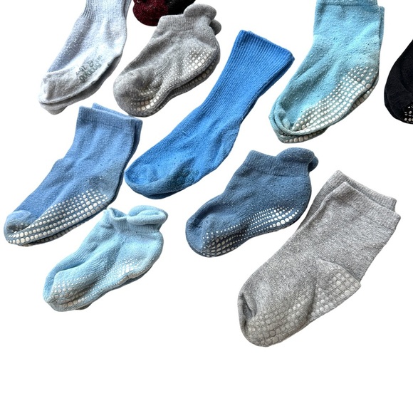 ⭐️ 5 for $25 A Set of 16 Pairs of Toddler Socks Sizes 2 T - 4 T - Picture 2 of 4